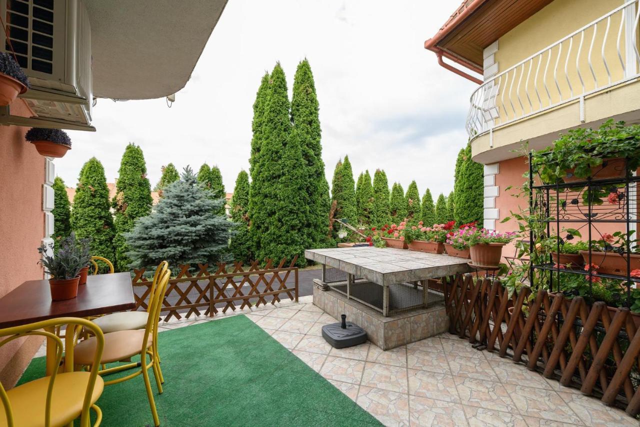 Art Eden Apartment Hajduszoboszlo Luaran gambar