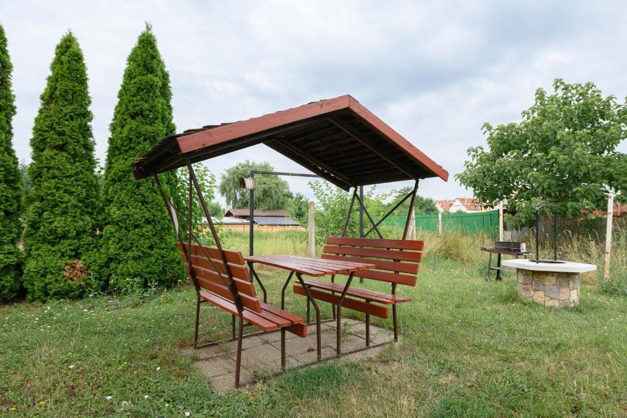 Art Eden Apartment Hajduszoboszlo Luaran gambar