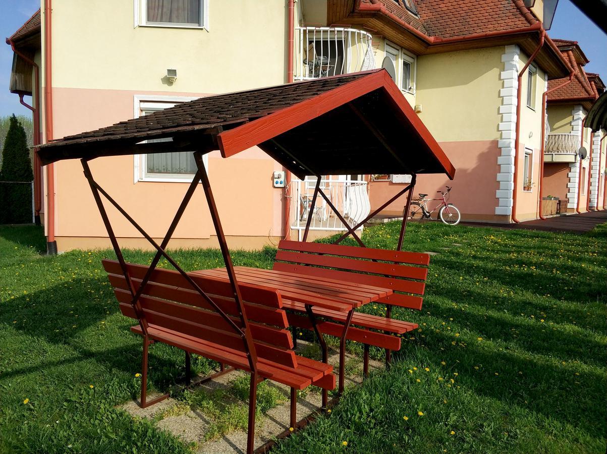 Art Eden Apartment Hajduszoboszlo Luaran gambar