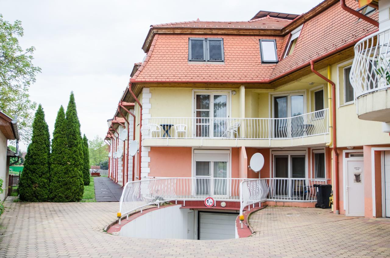 Art Eden Apartment Hajduszoboszlo Luaran gambar